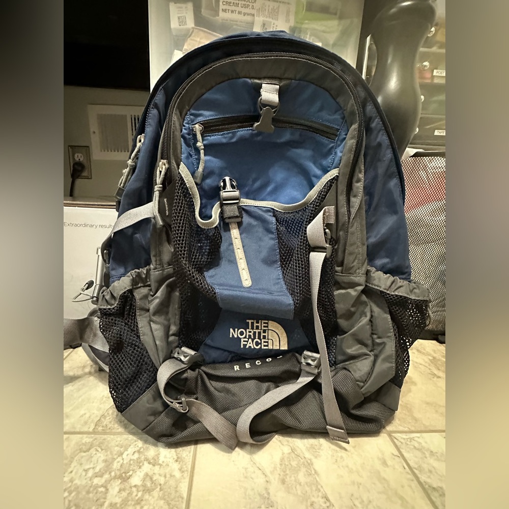 North face recon backpack
